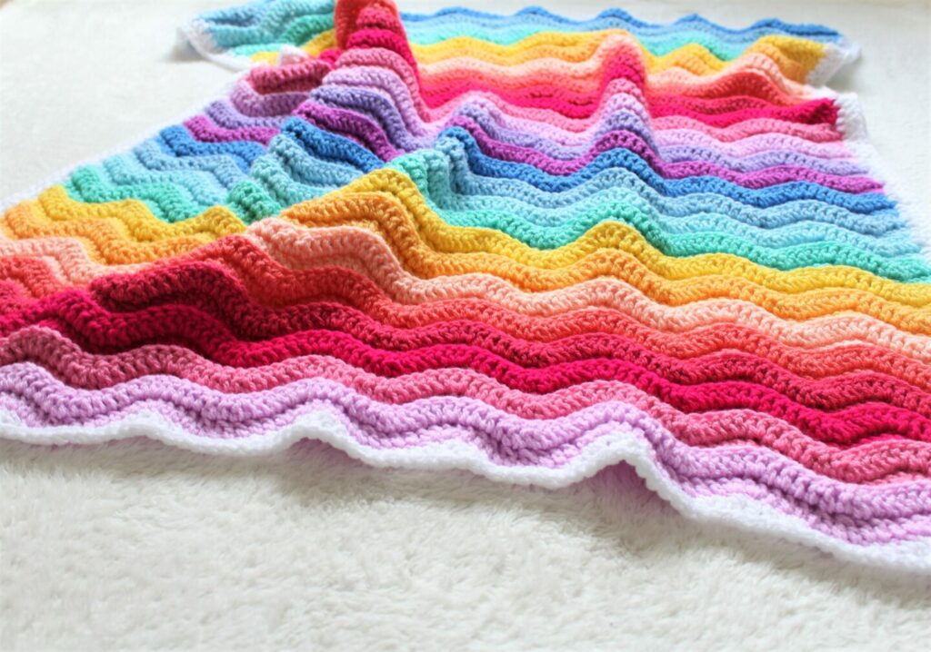 Manta ondulada Arcoiris [Crochet Intermedio]